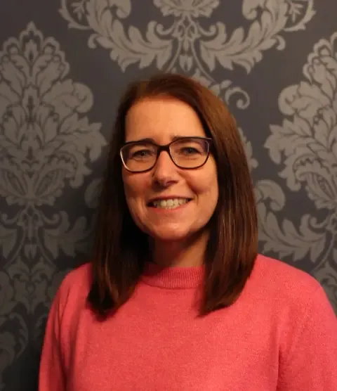 Julie Welling headshot